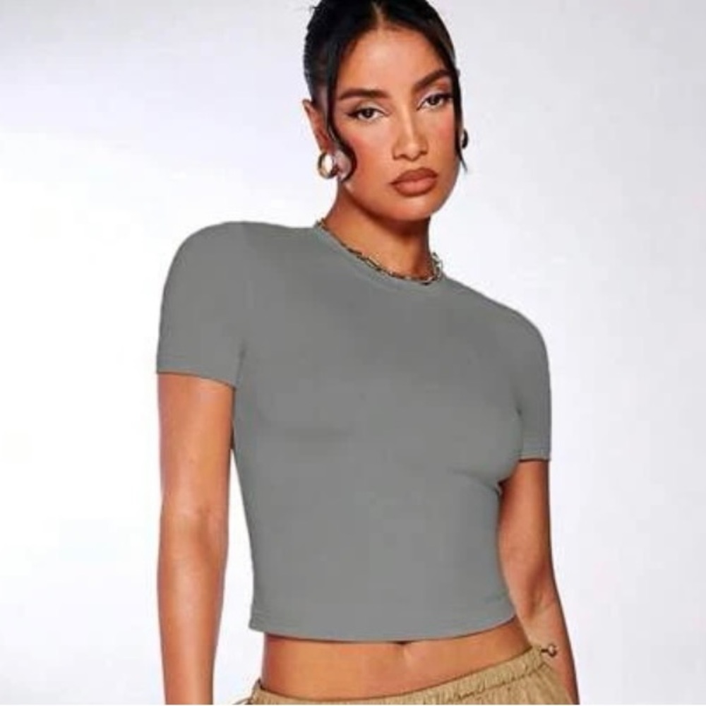 Brand new light gray fitted tee size M